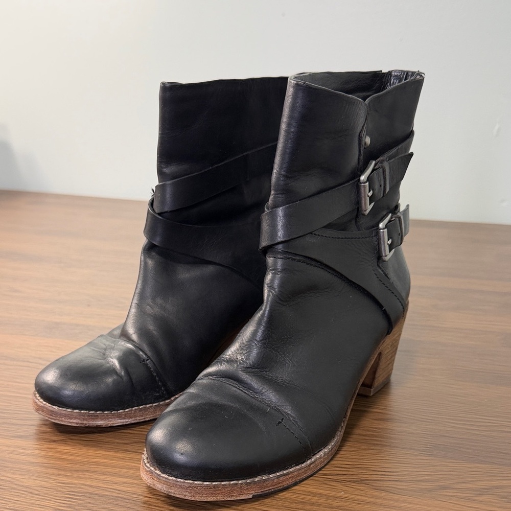 Belle by Sigerson Morrison Strappy Buckle Leather Biker‎ Moto Boots Sz 6B
